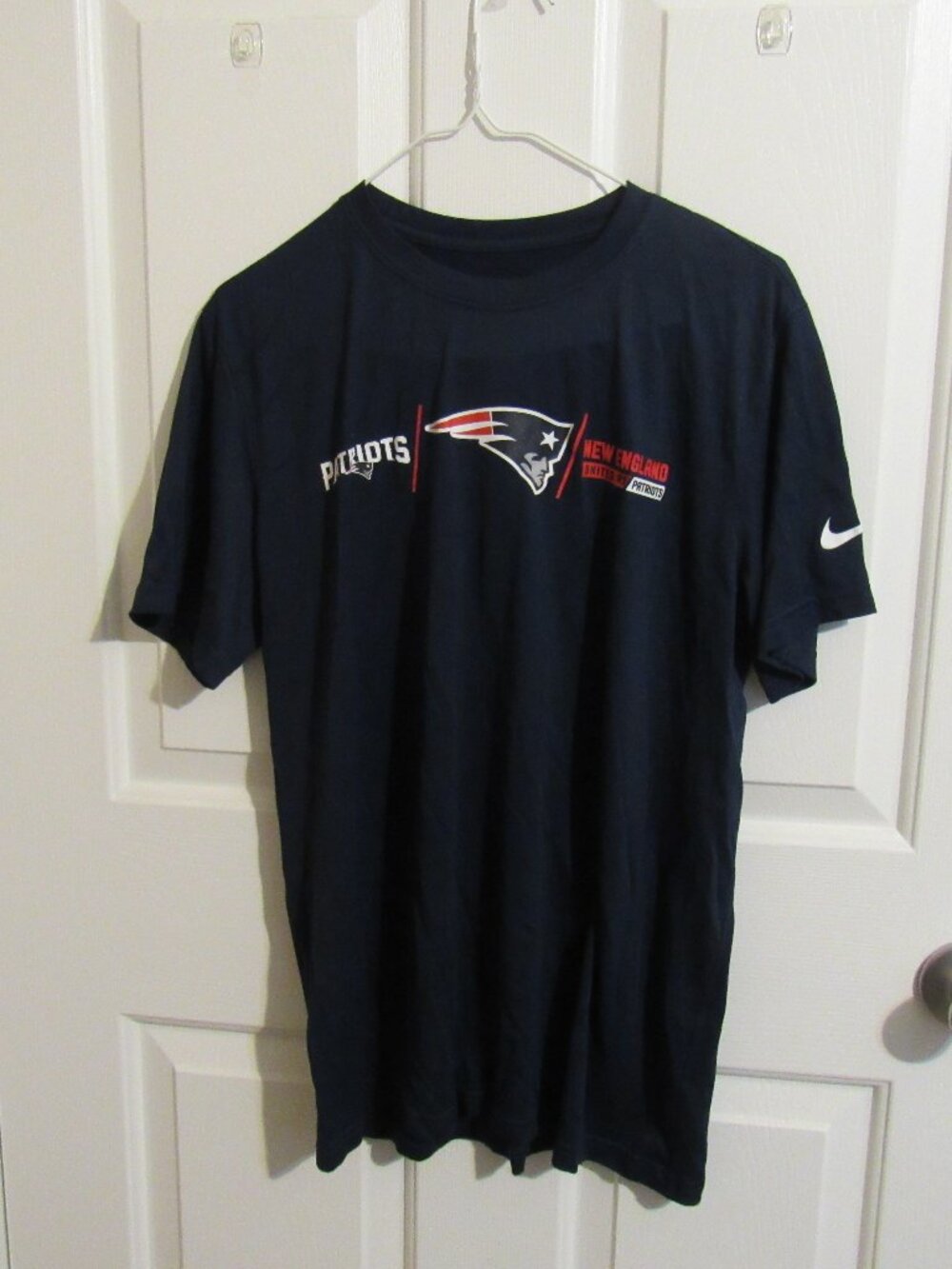 New England Patriots Men's Medium Nike Dri-Fit T-Shirt NWOT Never Worn Dark Blue